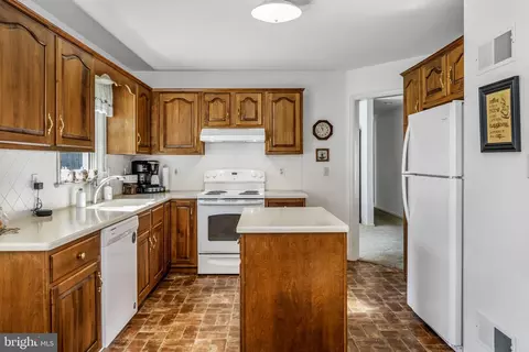 Kitchen - 204 E 6th St, Lititz, PA 17543 photo 2 of 2