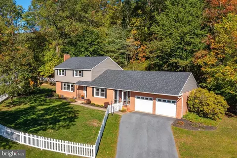 2337 Woodwick Rd, Lancaster, PA 17601