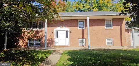 21 Park Ave, Mountville, PA 17554