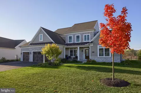 1078 Valley Crossing Dr, Lititz, PA 17543
