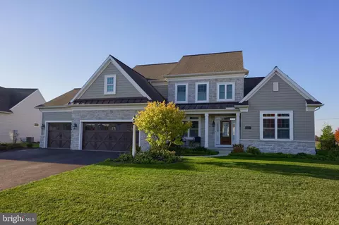 1078 Valley Crossing Dr, Lititz, PA 17543 photo 2