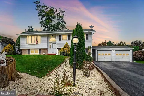 934 Raymee Dr, Lancaster, PA 17601