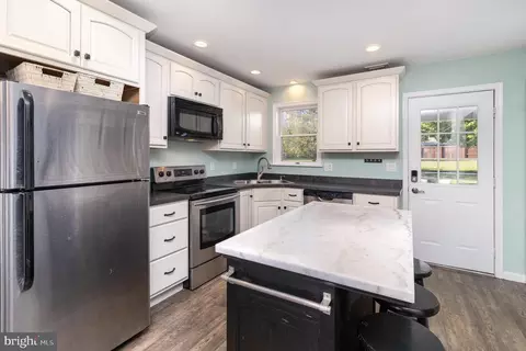 Kitchen - 1309 Bunny View Dr, Lititz, PA 17543 photo 2 of 2