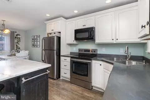 Kitchen - 1309 Bunny View Dr, Lititz, PA 17543 photo 1 of 2