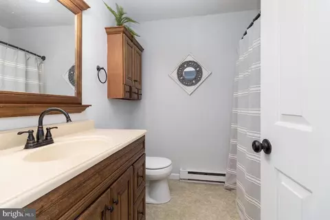 Bath - 1309 Bunny View Dr, Lititz, PA 17543 photo 2 of 2