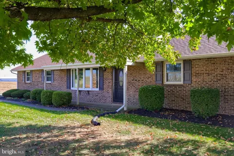 1154 Lincoln Rd, Lititz, PA 17543 photo 2