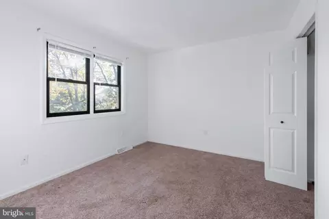 Bedroom - 403 Cardinal Rd, Lititz, PA 17543 photo 3 of 3