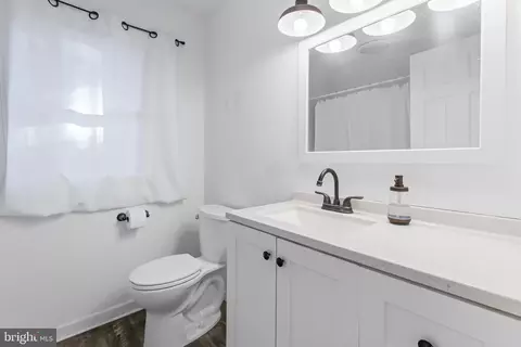Bath - 403 Cardinal Rd, Lititz, PA 17543 photo 2 of 7