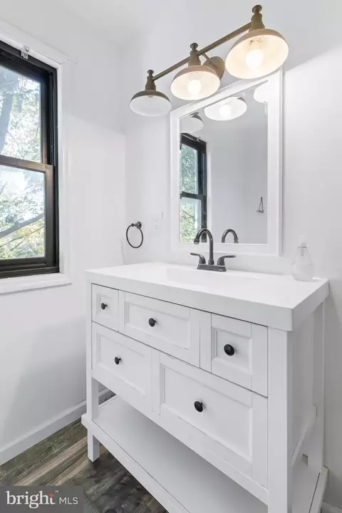Bath - 403 Cardinal Rd, Lititz, PA 17543 photo 5 of 7