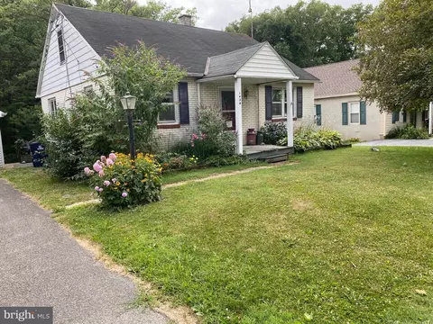 1438 Village Rd, Lancaster, PA 17602