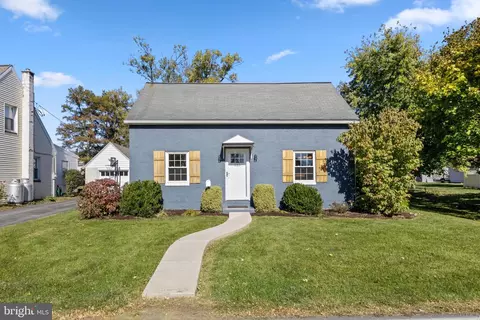 155 W Broad St, Salunga, PA 17538