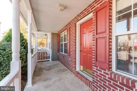 Exterior - 304 Iris Gln, Lititz, PA 17543 photo 1 of 3
