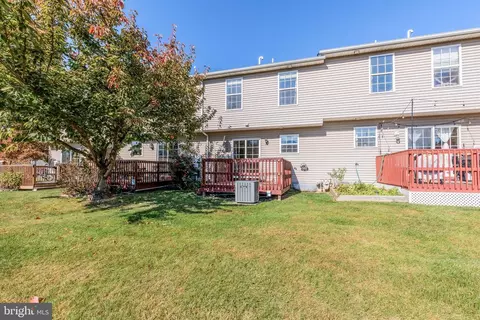 Exterior - 304 Iris Gln, Lititz, PA 17543 photo 3 of 3