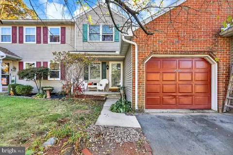 20 Parkview Dr, Reinholds, PA 17569