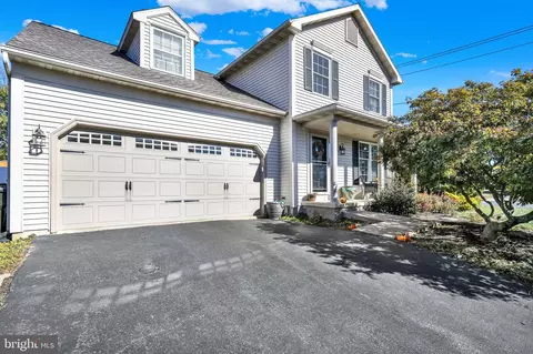 3 Hawthorne Dr, Denver, PA 17517