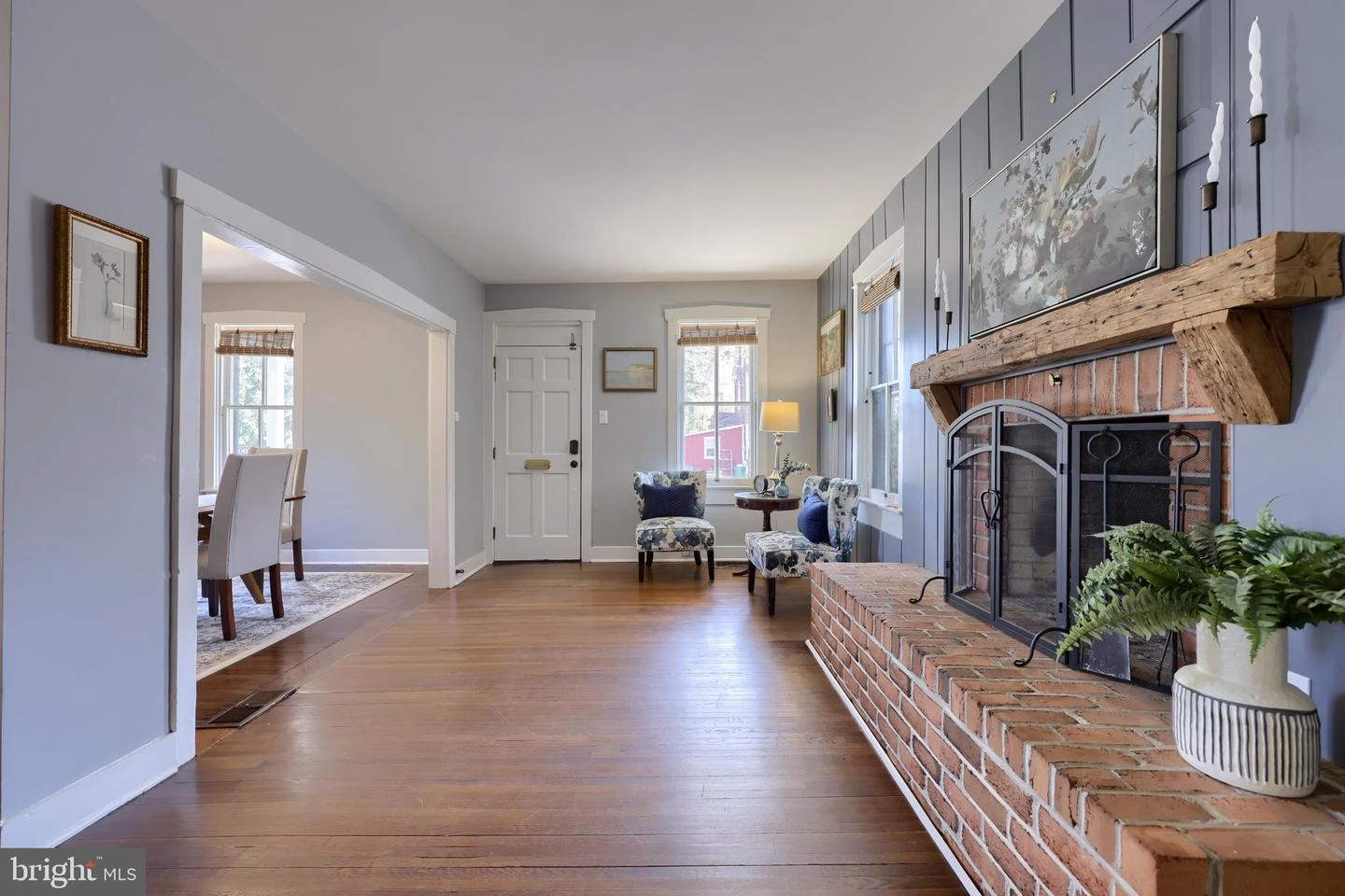 Entry Way - 18 S Locust St, Lititz, PA 17543 photo 4 of 10