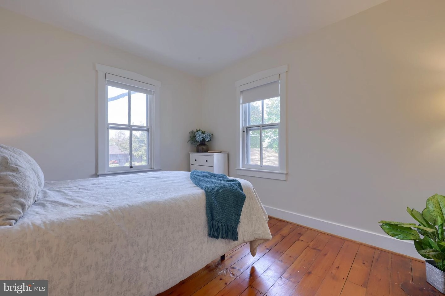 Bedroom - 18 S Locust St, Lititz, PA 17543 photo 3 of 4