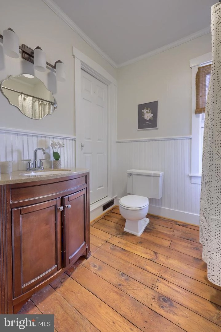 Bath - 18 S Locust St, Lititz, PA 17543 photo 5 of 6
