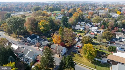 View/Area - 18 S Locust St, Lititz, PA 17543 photo 2 of 2