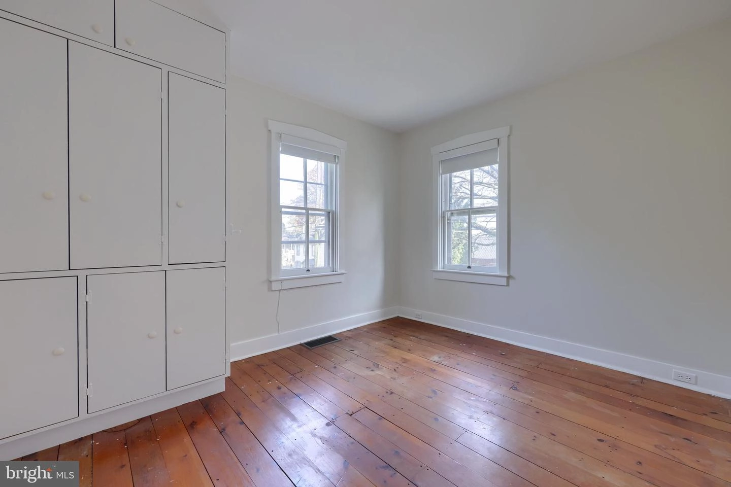 Bedroom - 18 S Locust St, Lititz, PA 17543 photo 2 of 4