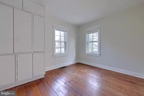 Bedroom - 18 S Locust St, Lititz, PA 17543 photo 2 of 4