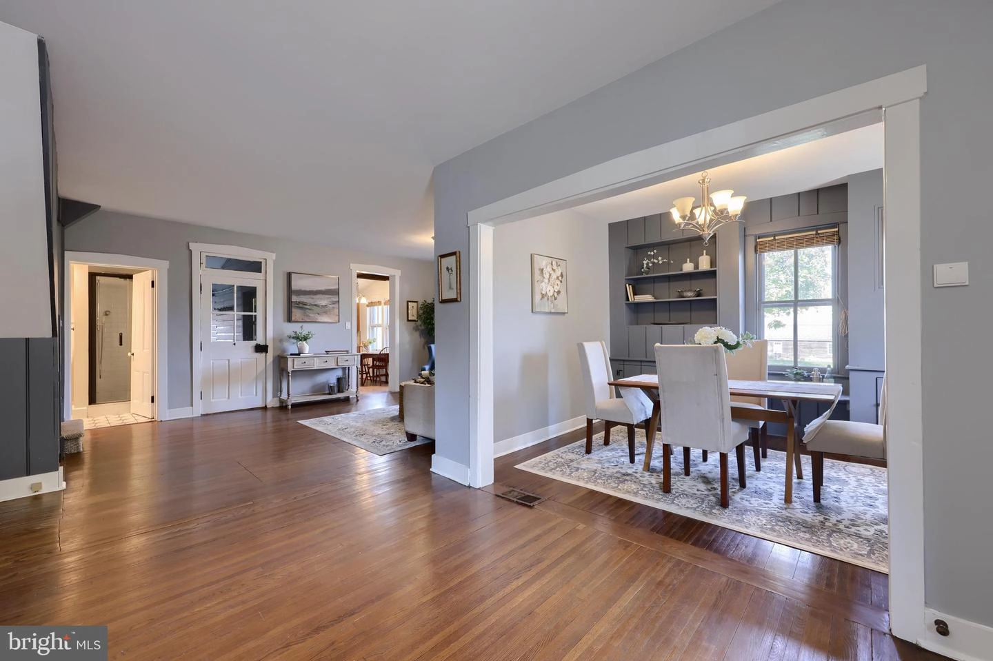 Entry Way - 18 S Locust St, Lititz, PA 17543 photo 3 of 10
