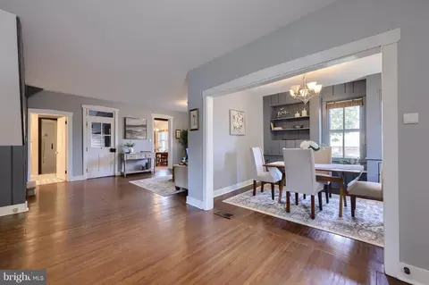 Entry Way - 18 S Locust St, Lititz, PA 17543 photo 3 of 10