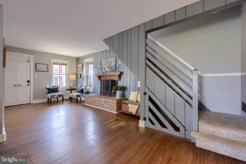 Entry Way - 18 S Locust St, Lititz, PA 17543 photo 6 of 10