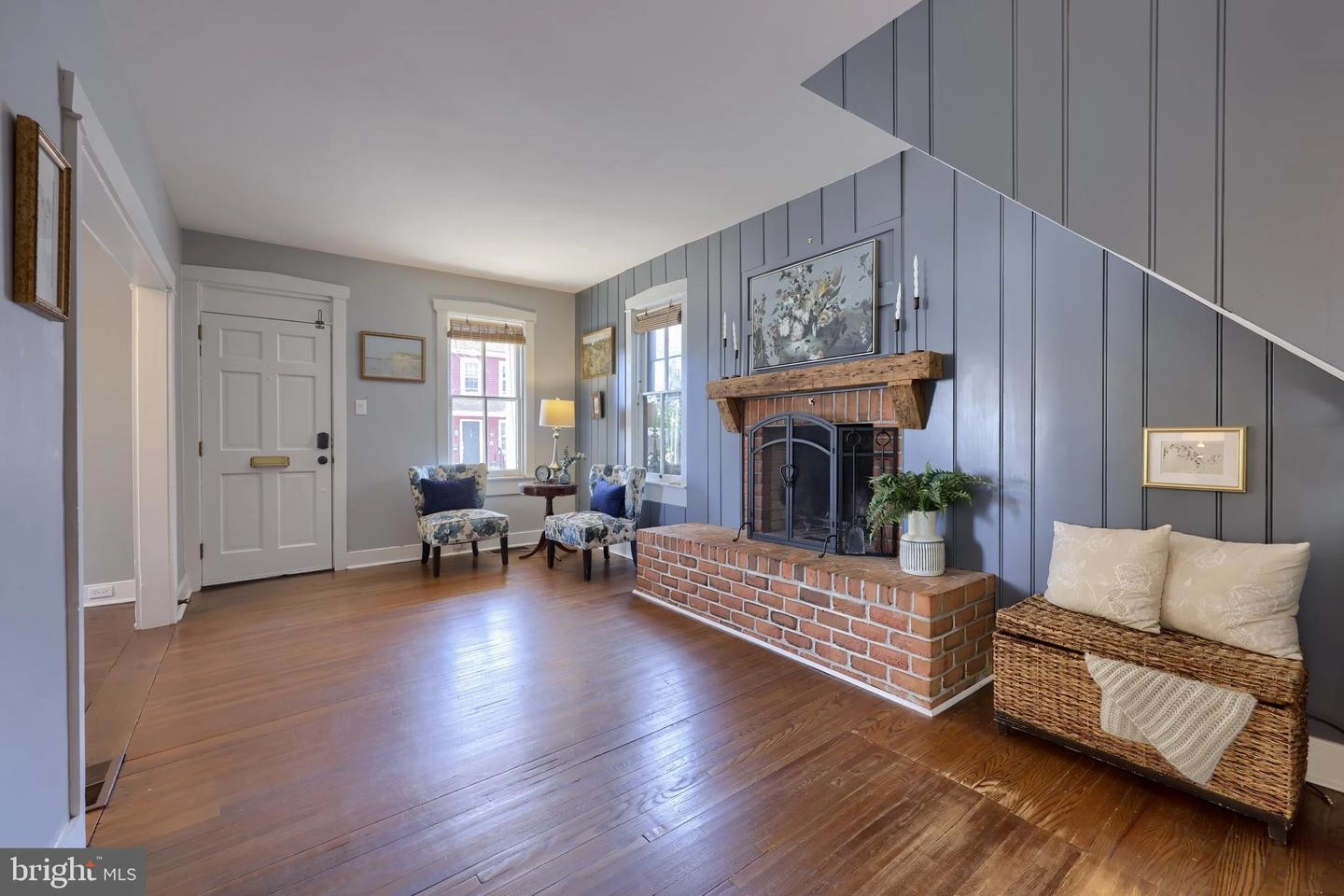 Entry Way - 18 S Locust St, Lititz, PA 17543 photo 5 of 10