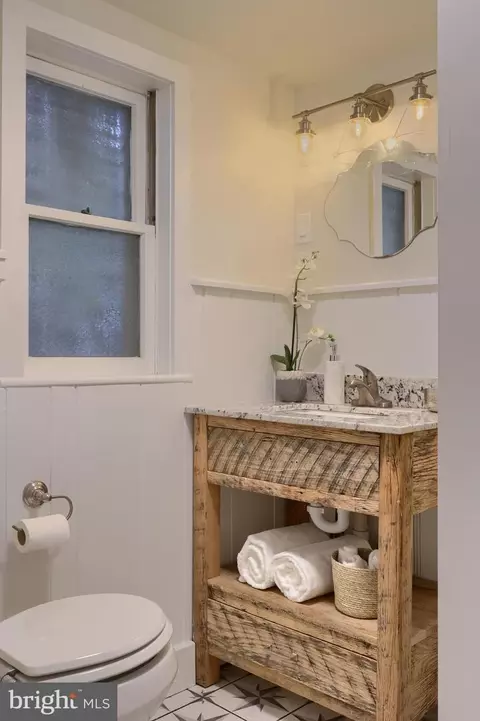 Bath - 18 S Locust St, Lititz, PA 17543 photo 2 of 6