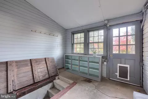 Entry Way - 18 S Locust St, Lititz, PA 17543 photo 9 of 10