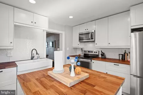 Kitchen - 156 Front St, Lititz, PA 17543 photo 5 of 7