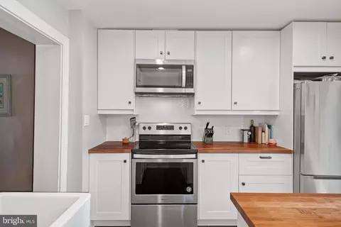 Kitchen - 156 Front St, Lititz, PA 17543 photo 6 of 7
