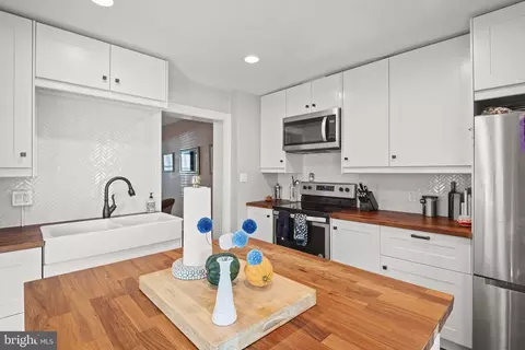 Kitchen - 156 Front St, Lititz, PA 17543 photo 3 of 7