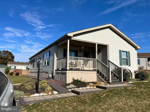 45 Emily Ln, New Holland, PA 17557