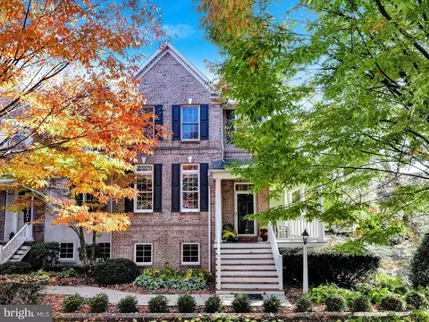 17 Middle Grn, Lancaster, PA 17602