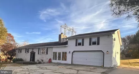 205 Strickler Rd, Denver, PA 17517