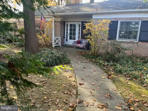 14 Clairmont Dr, Willow Street, PA 17584