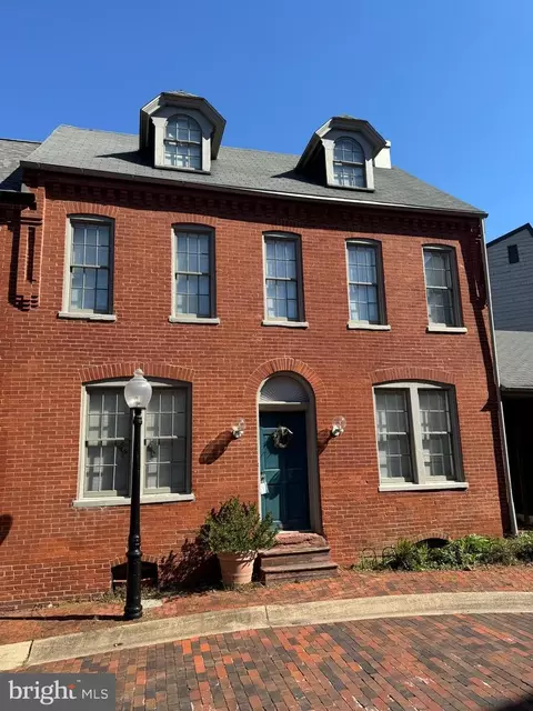 215 Old Trinity Pl, Lancaster, PA 17602