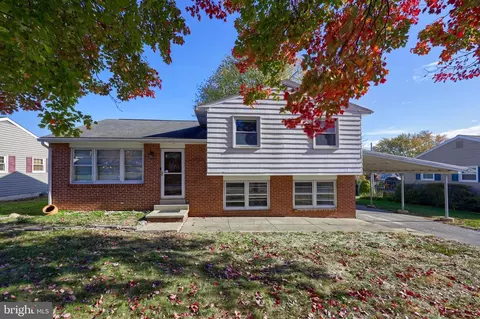 67 Fresh Meadow Dr, Lancaster, PA 17603