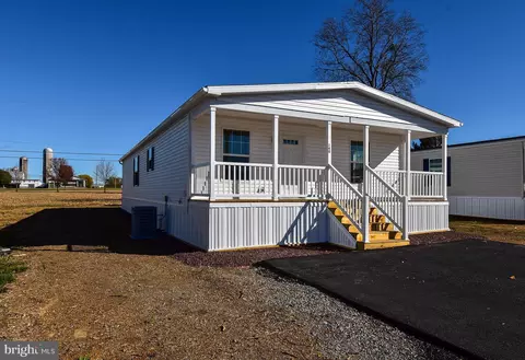 140 Amber Cir, New Holland, PA 17557