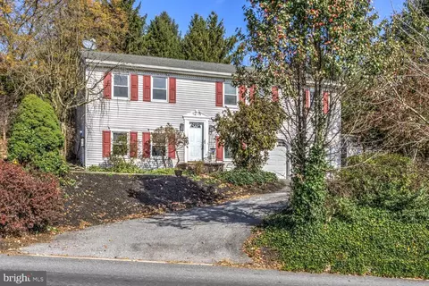 158 Stone Quarry Rd, Leola, PA 17540