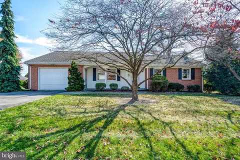 41 Dawn Ave, Akron, PA 17501