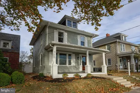 51 W Lincoln Ave, Lititz, PA 17543 photo 3