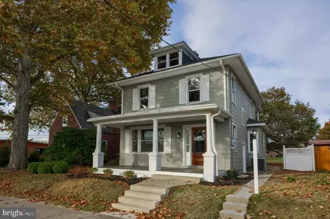 51 W Lincoln Ave, Lititz, PA 17543 photo 2