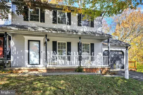 7 Deep Hollow Ln, Lancaster, PA 17603