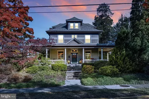 401 S Broad St, Lititz, PA 17543 photo 2
