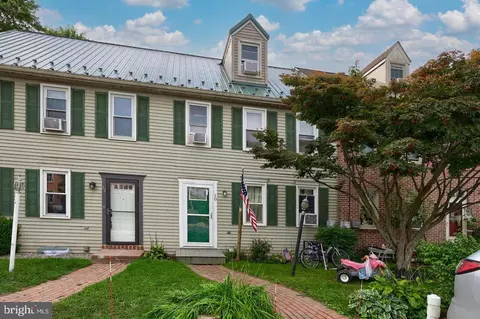 10 Hilldale Dr, Ephrata, PA 17522
