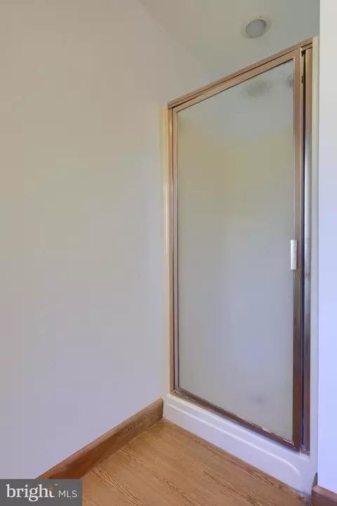 Bath - 3 Whitcraft Dr, Lititz, PA 17543 photo 3 of 5
