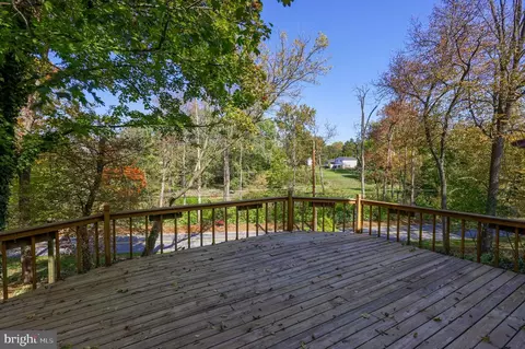 Exterior - 3 Whitcraft Dr, Lititz, PA 17543 photo 3 of 11